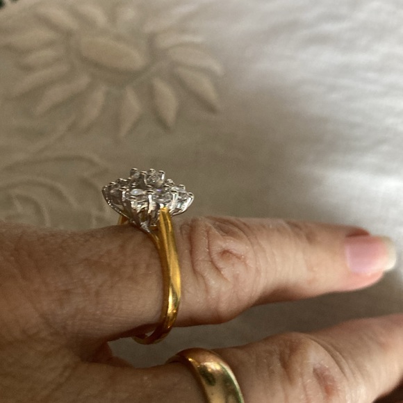 NWOT ZALKARI Premium Silver gold plated sz.6 ring w/rhinestones in a square. $30 - Picture 5 of 6